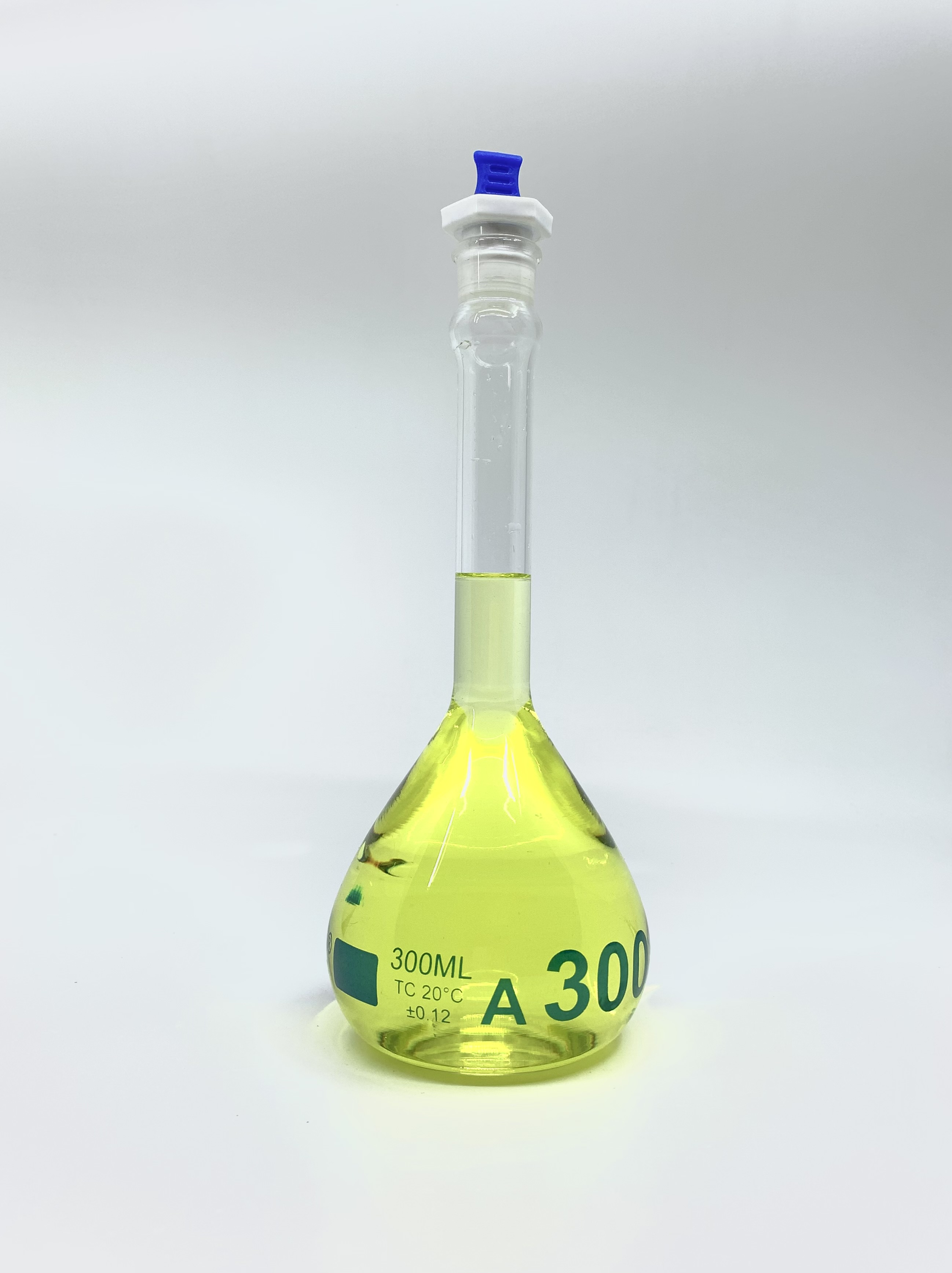 Fiole jaugée, 300 ml, sérialisée et certifiée, robuste, à large ouverture, transparente, bouchon PE n° 19, classe A, selon les normes USP
