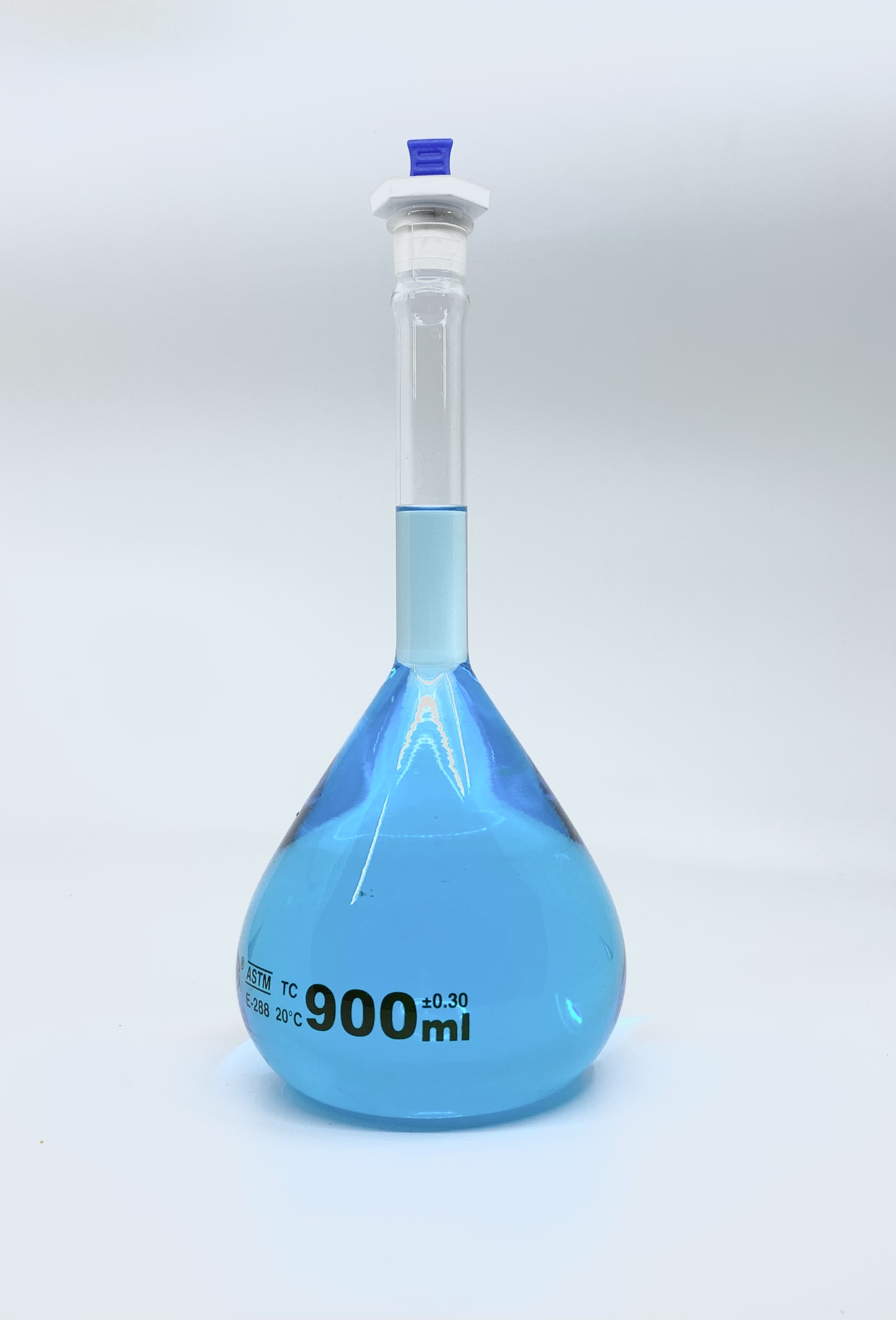 Volumetric Flask, 900mL, Heavy Duty, Wide Mouth, Clear, PE Stopper# 22, Class A, As Per USP Standards