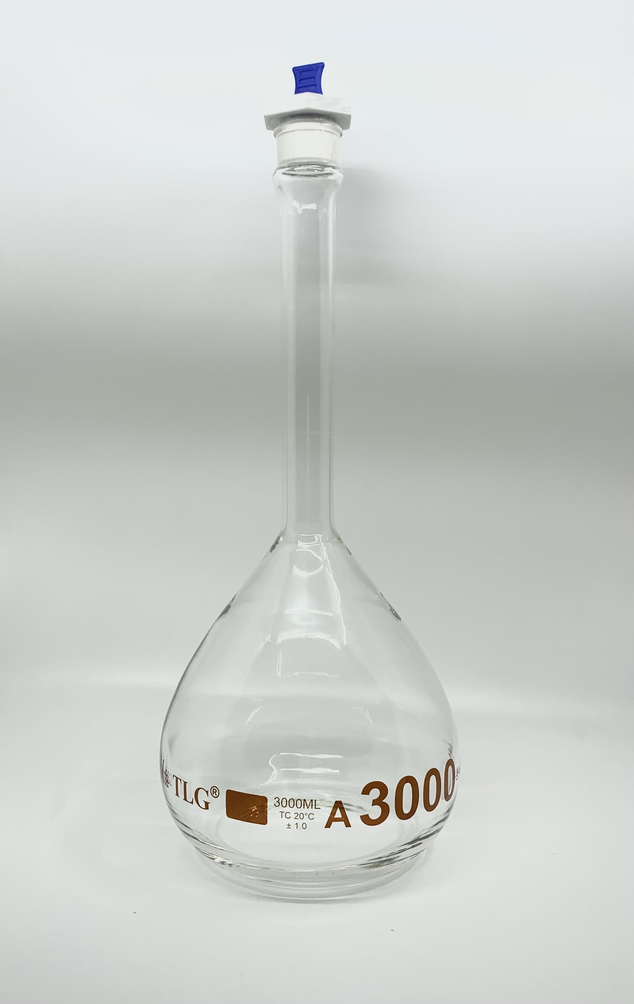 Fiole jaugée, 3000 ml, sérialisée et certifiée, robuste, à large ouverture, transparente, bouchon PE n° 32, classe A, selon les normes USP